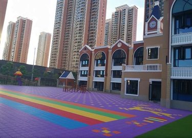 中国 友好的な25 * 25 cmのサイズEcoに床を張る安全なPPの取り外し可能な子供の娯楽室 工場